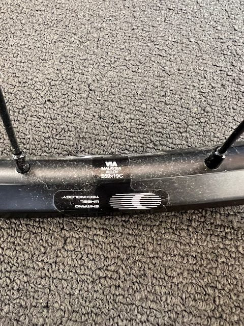 Shimano Front Wheel - 26" - Centrelock, MT35 hub