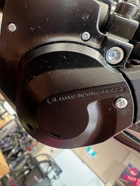 SHIMANO CUES SL-U6000 11 speed gear shifter with gear indicator display